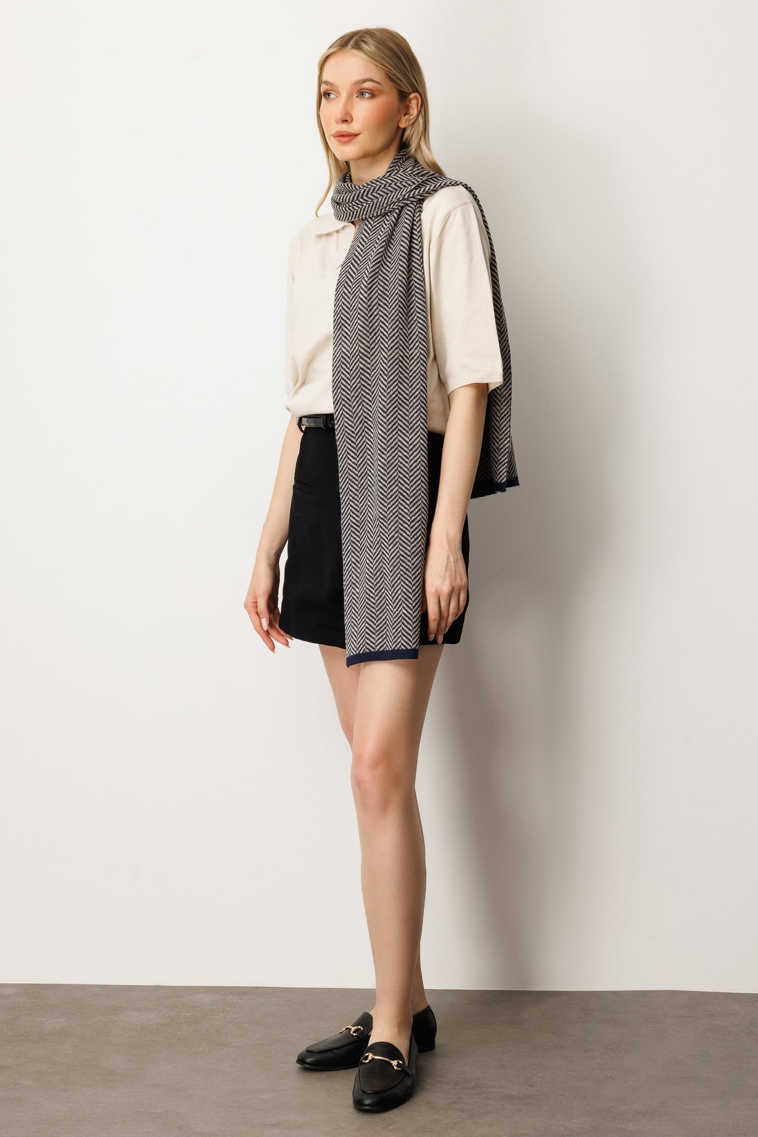 LYCIA SHAWL NAVY-BEIGE