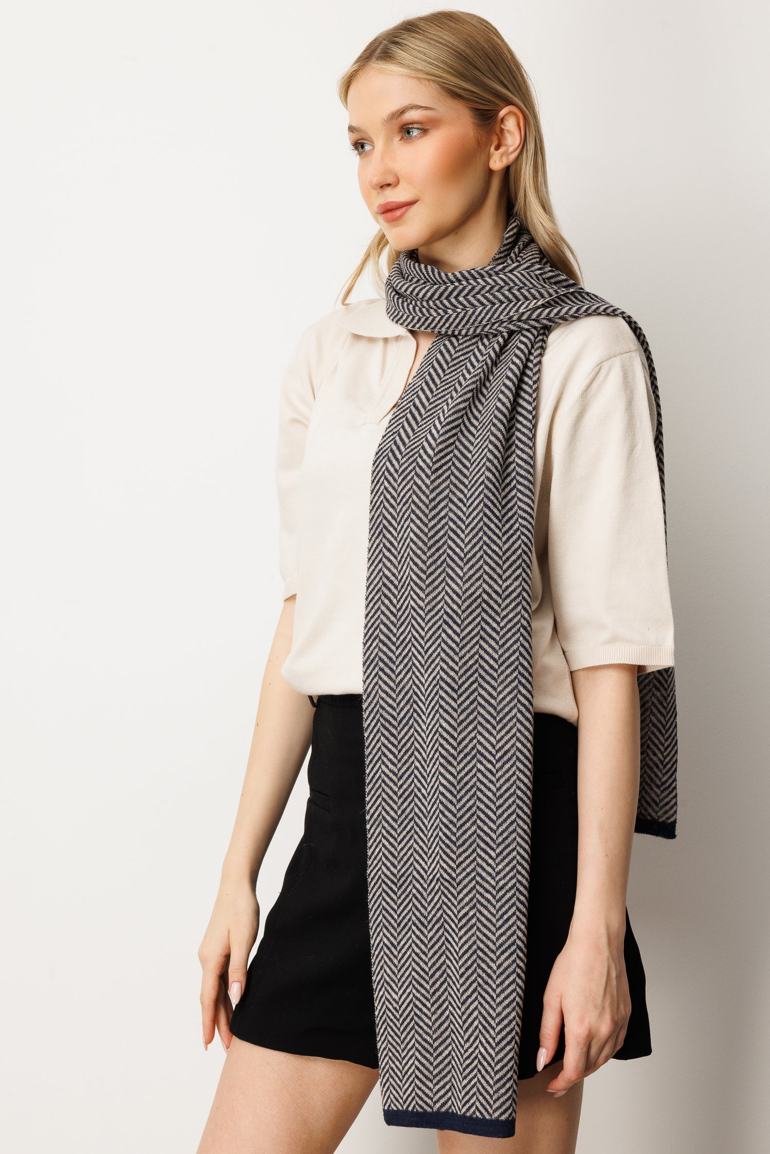 LYCIA SHAWL NAVY-BEIGE