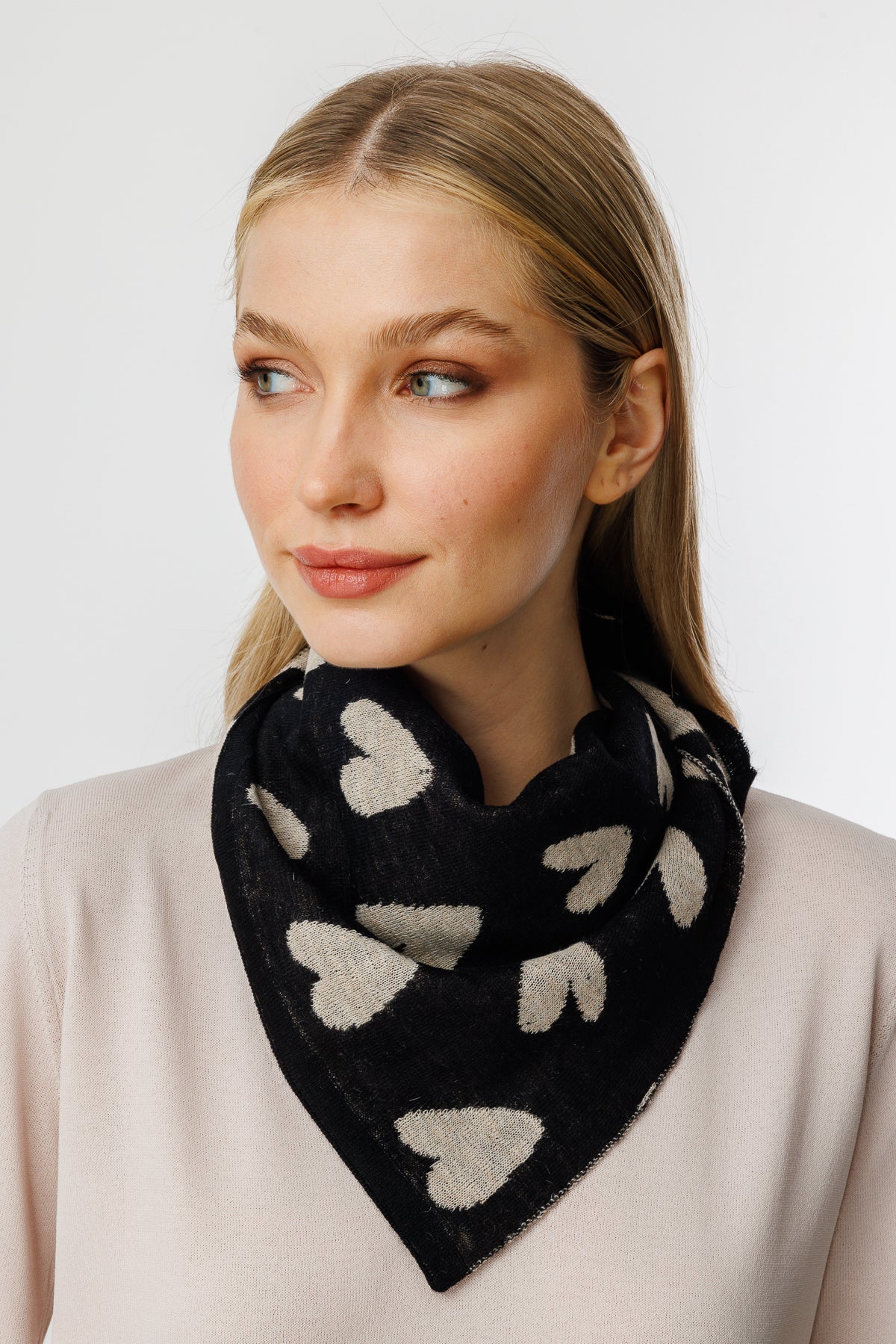 HEARTS SQUARE FOULARD BLACK-BEIGE