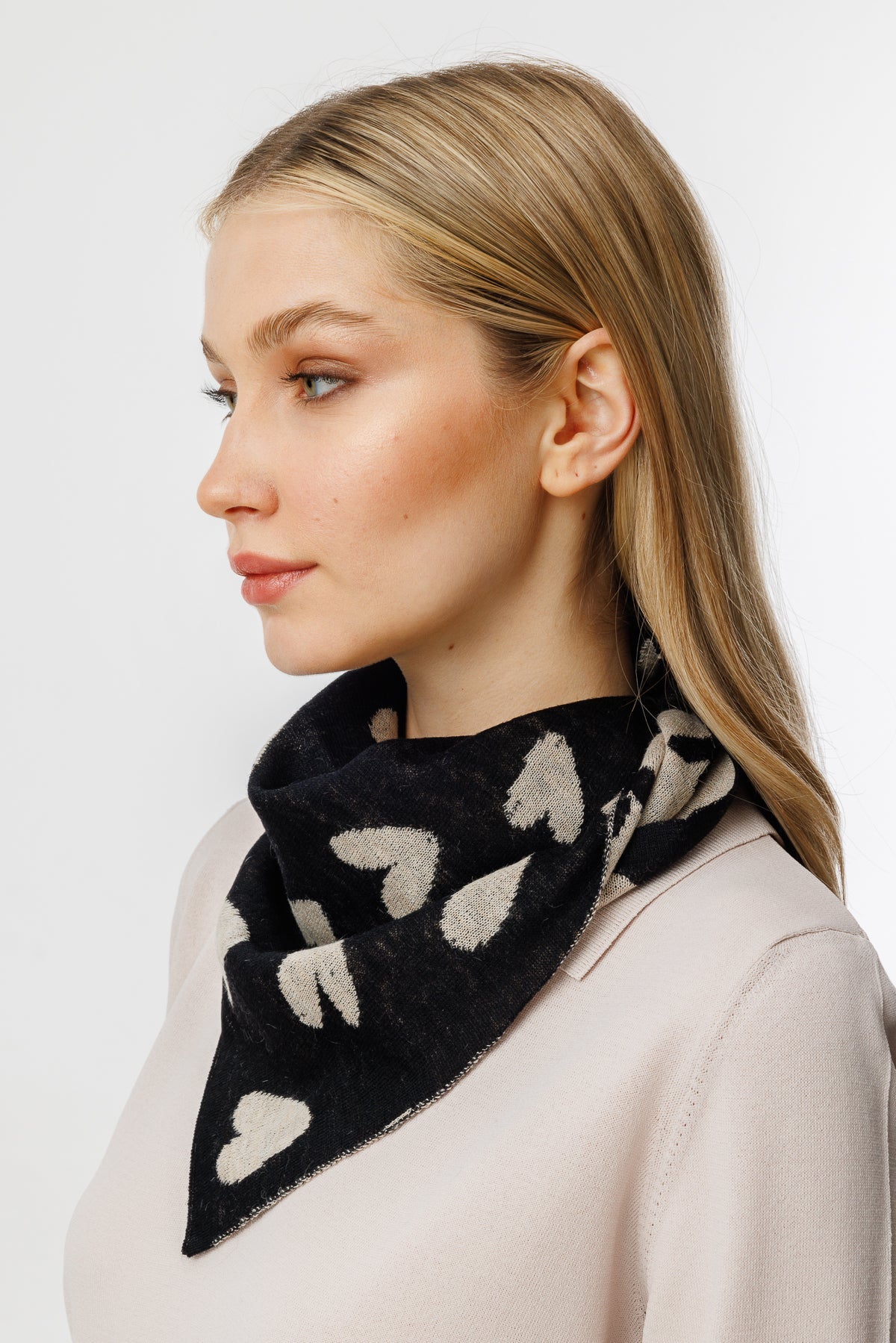 HEARTS SQUARE FOULARD BLACK-BEIGE