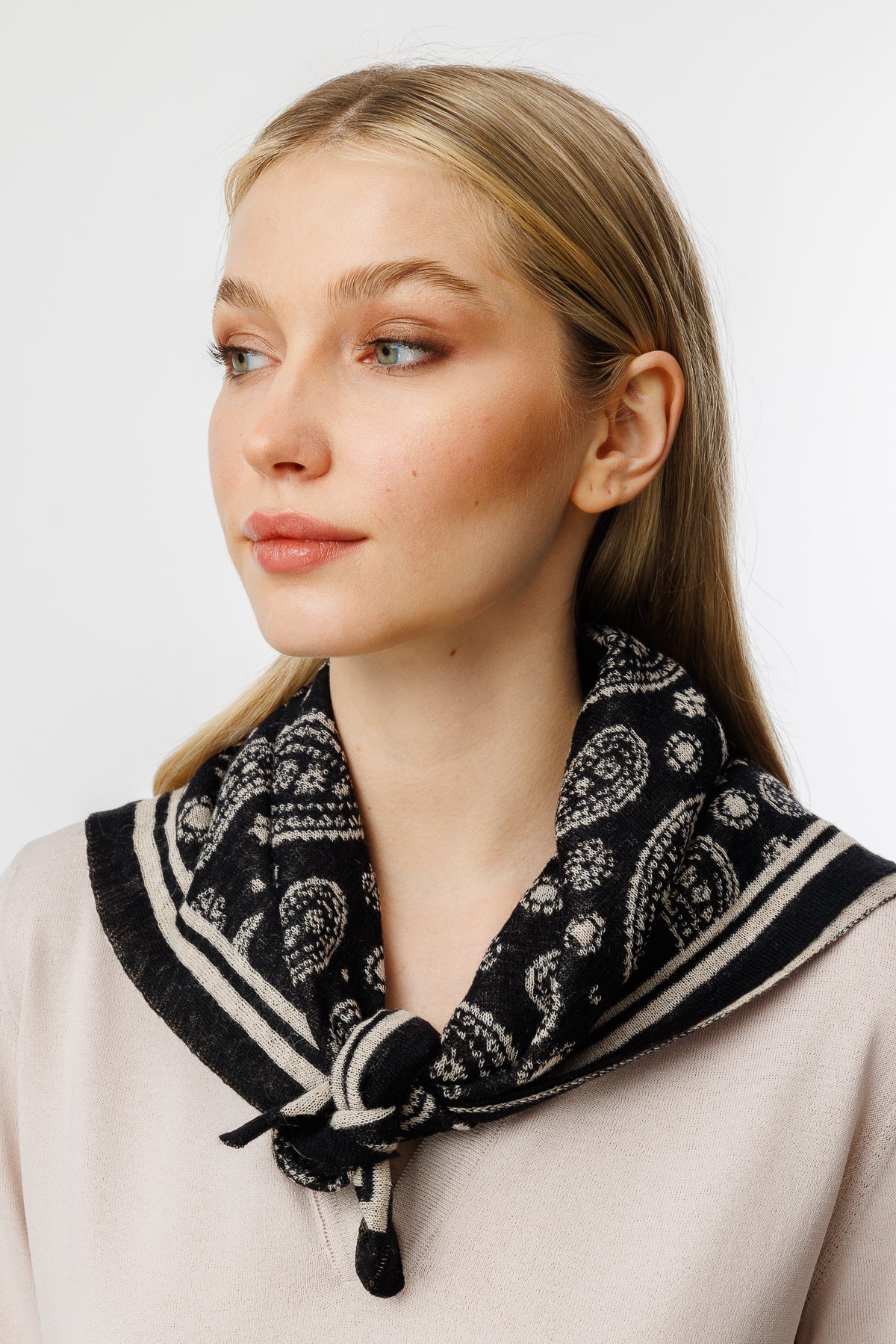 PATARA SQUARE FOULARD BLACK-BEIGE