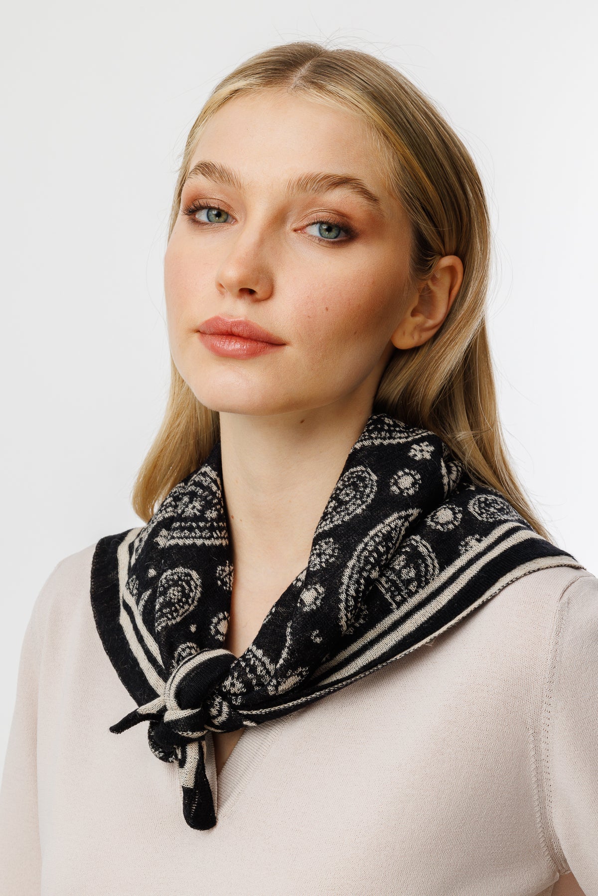 PATARA SQUARE FOULARD BLACK-BEIGE