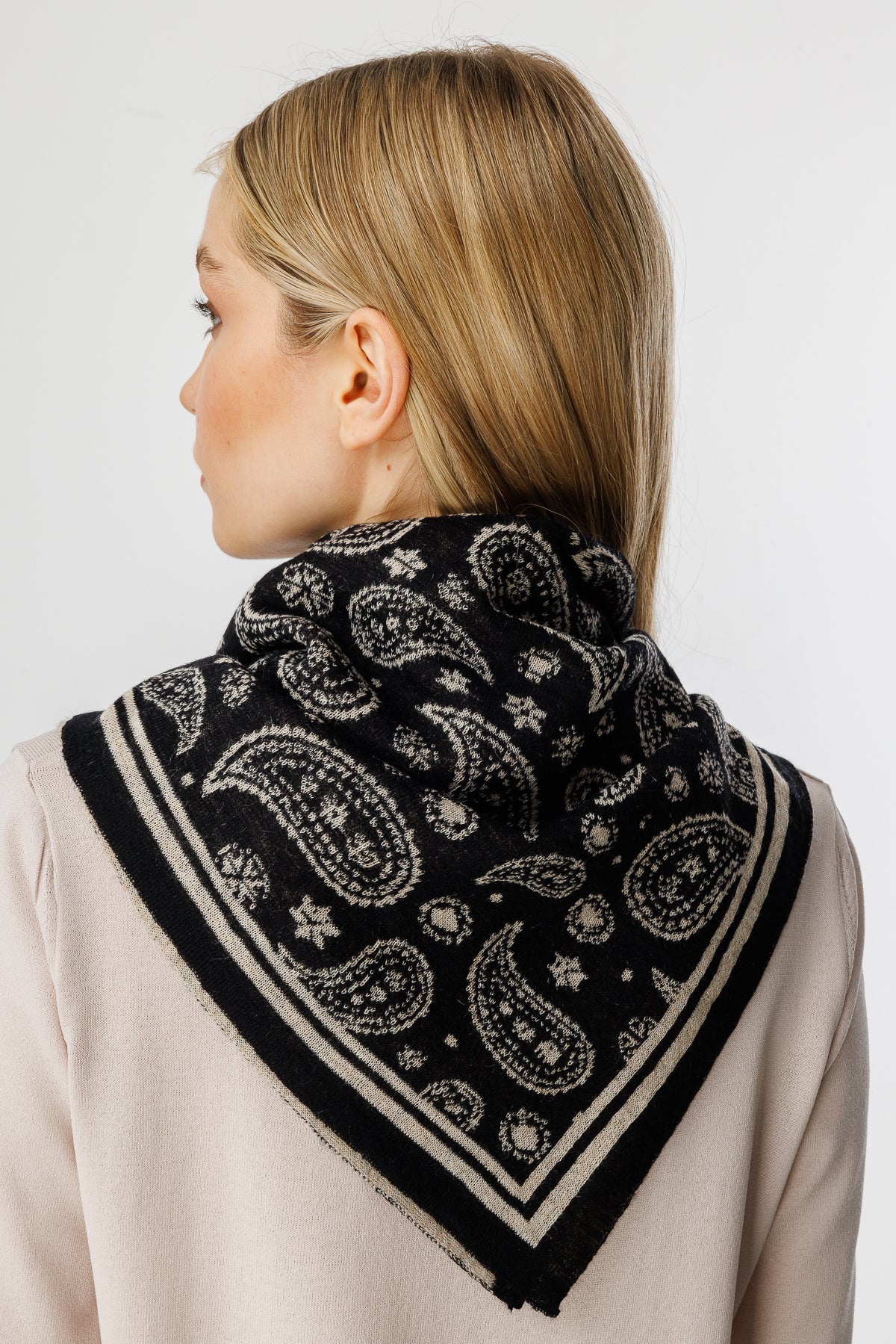 PATARA SQUARE FOULARD BLACK-BEIGE