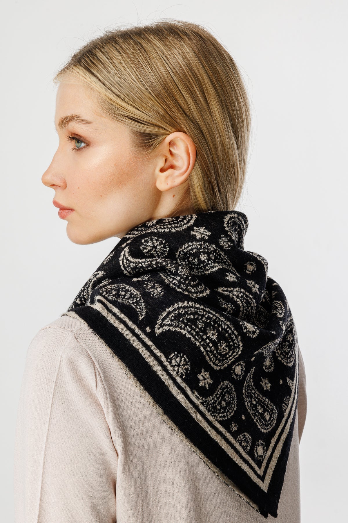 PATARA SQUARE FOULARD BLACK-BEIGE