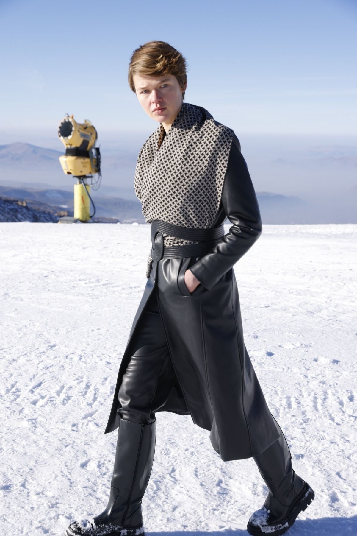 HITTITE SCARF BLACK-BEIGE