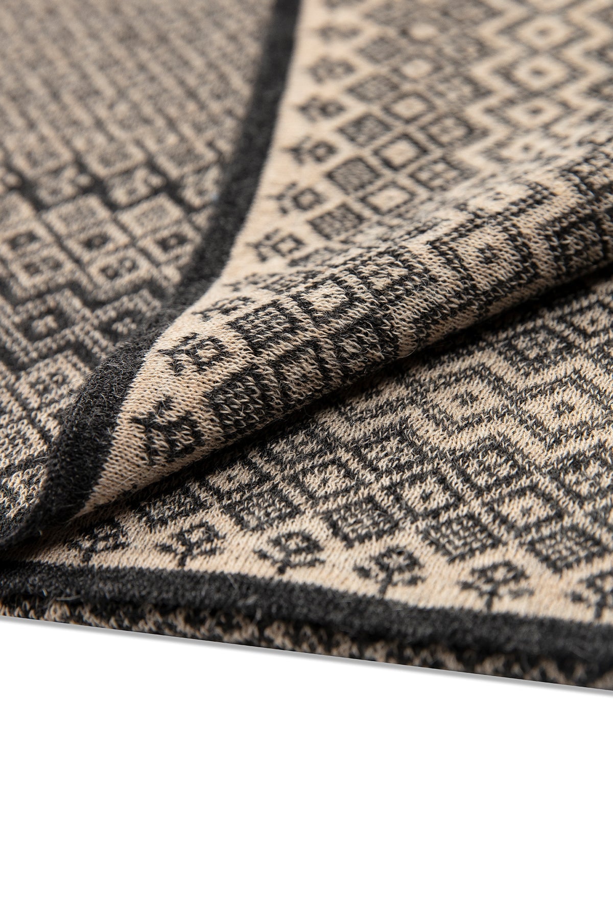 SNOWY SHAWL BLACK BEIGE