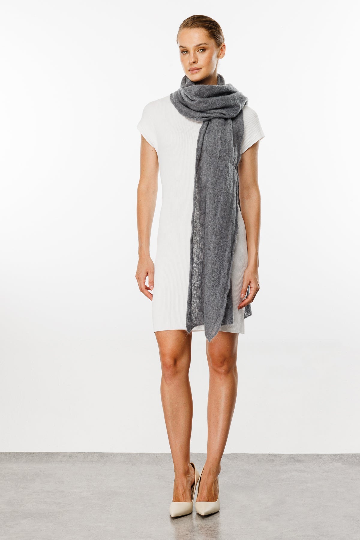 ARINNA SCARF GRAY-CABLE KNIT
