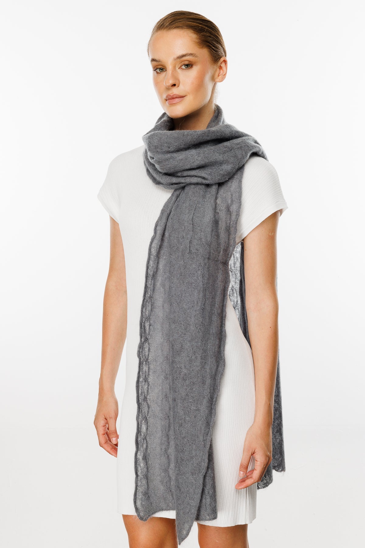 ARINNA SCARF GRAY-CABLE KNIT