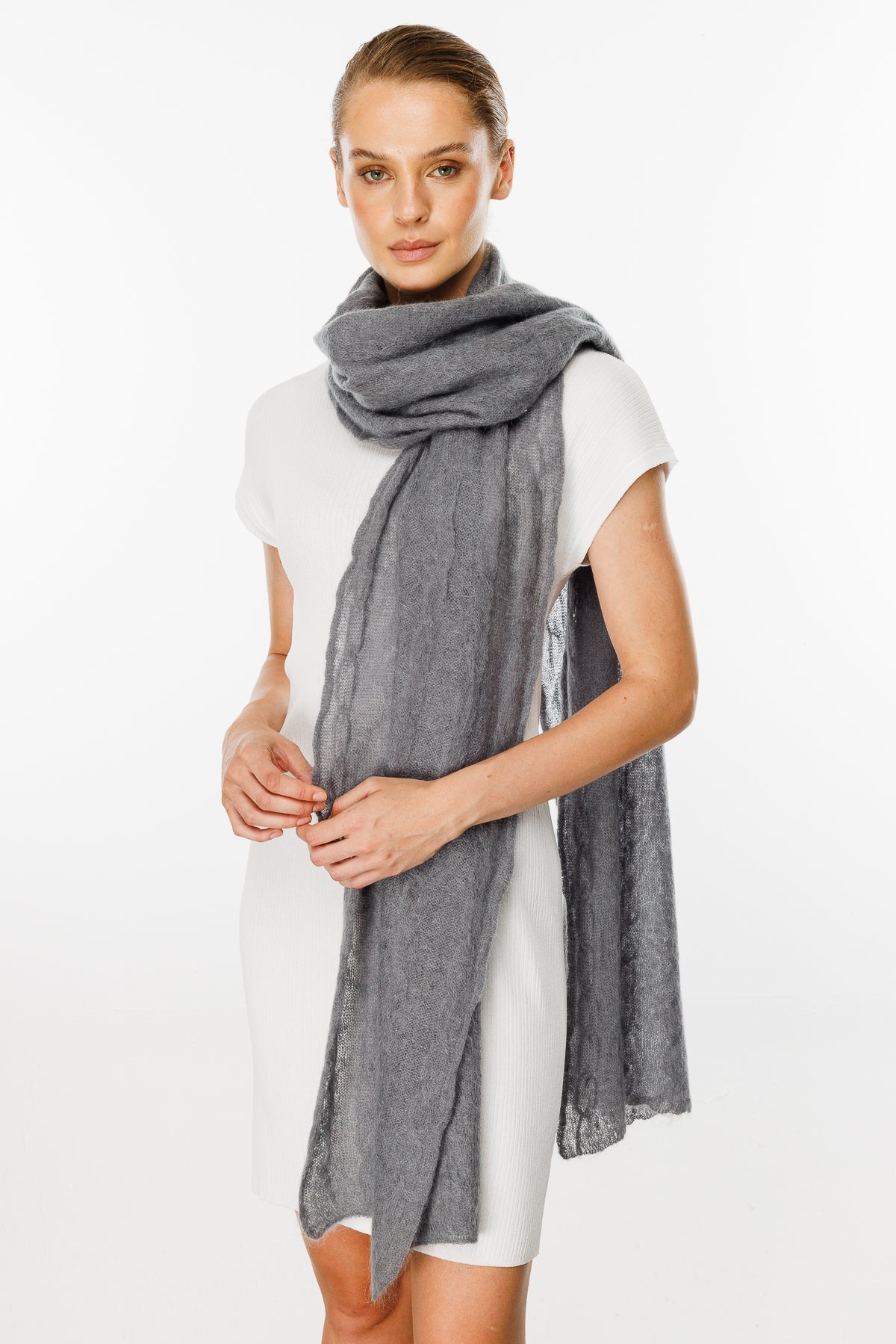 ARINNA SCARF GRAY-CABLE KNIT