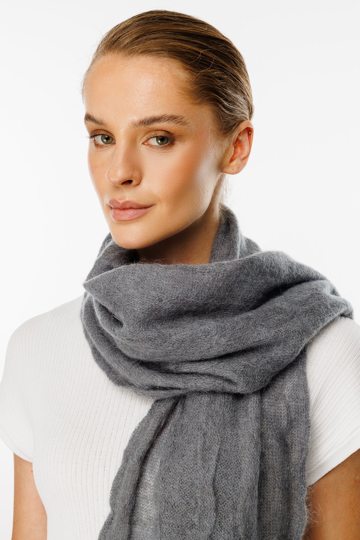 ARINNA SCARF GRAY-CABLE KNIT
