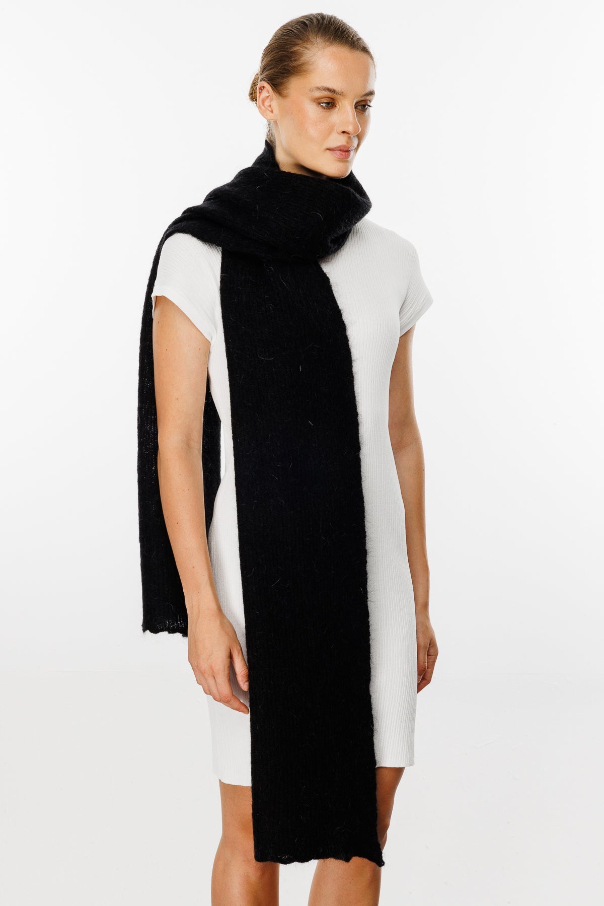HATTUSA SCARF BLACK-BASIC KNIT