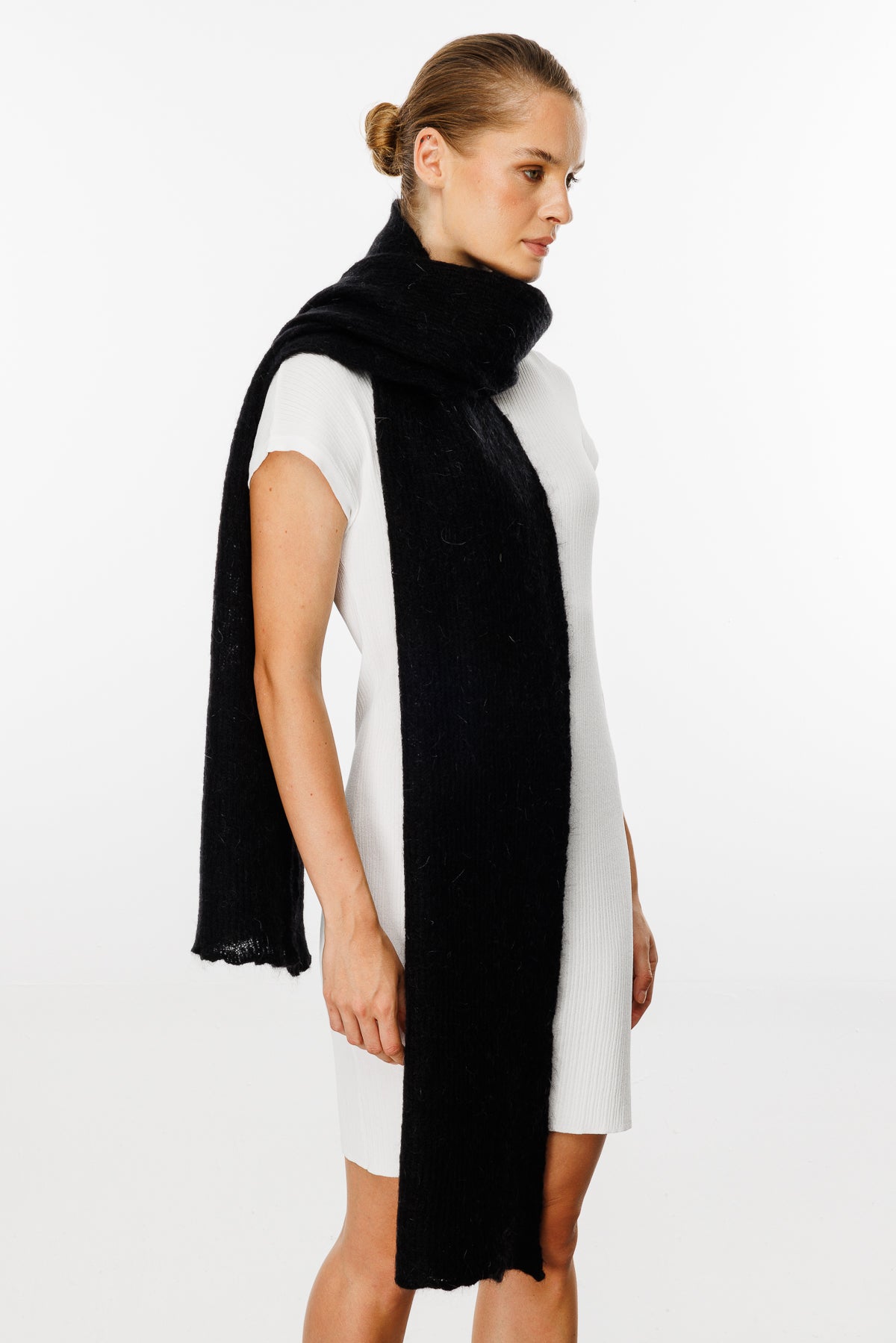 HATTUSA SCARF BLACK-BASIC KNIT