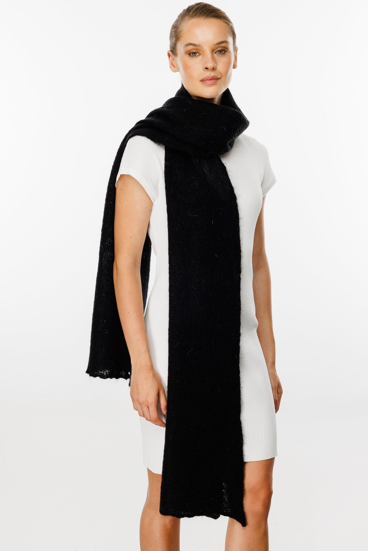 HATTUSA SCARF BLACK-BASIC KNIT