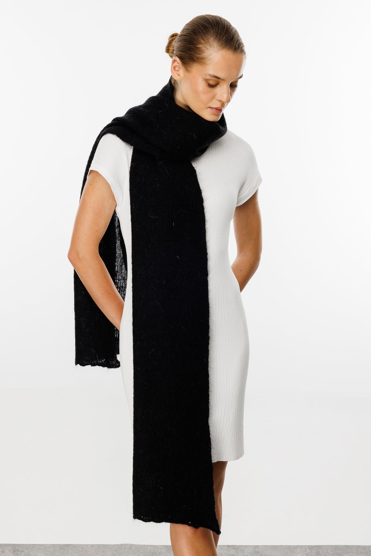 HATTUSA SCARF BLACK-BASIC KNIT