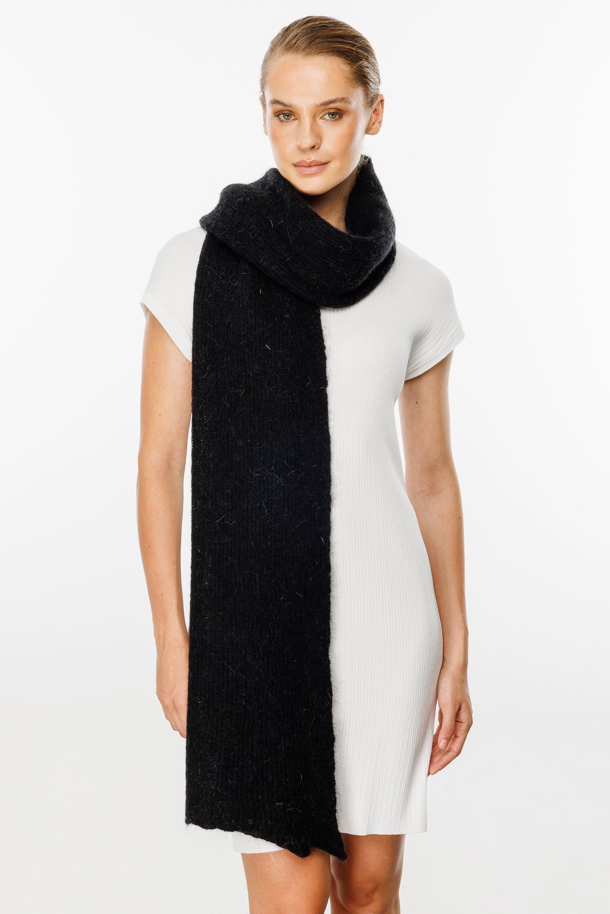 HATTUSA SCARF BLACK-BASIC KNIT