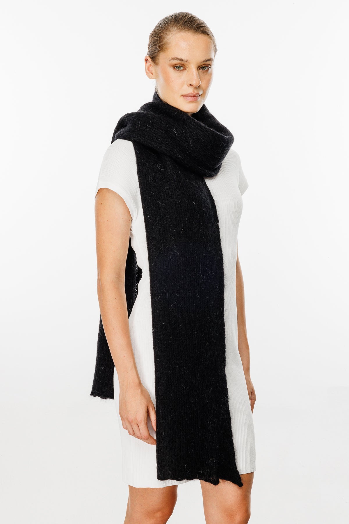 HATTUSA SCARF BLACK-BASIC KNIT