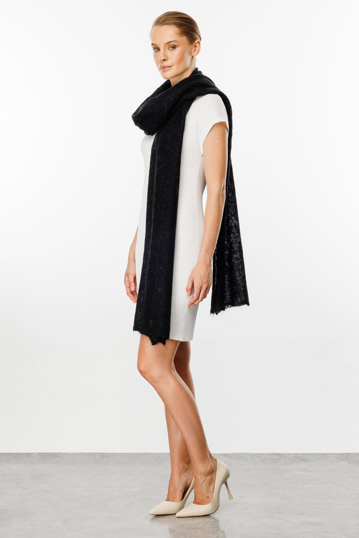 ARINNA SCARF BLACK-CABLE KNIT