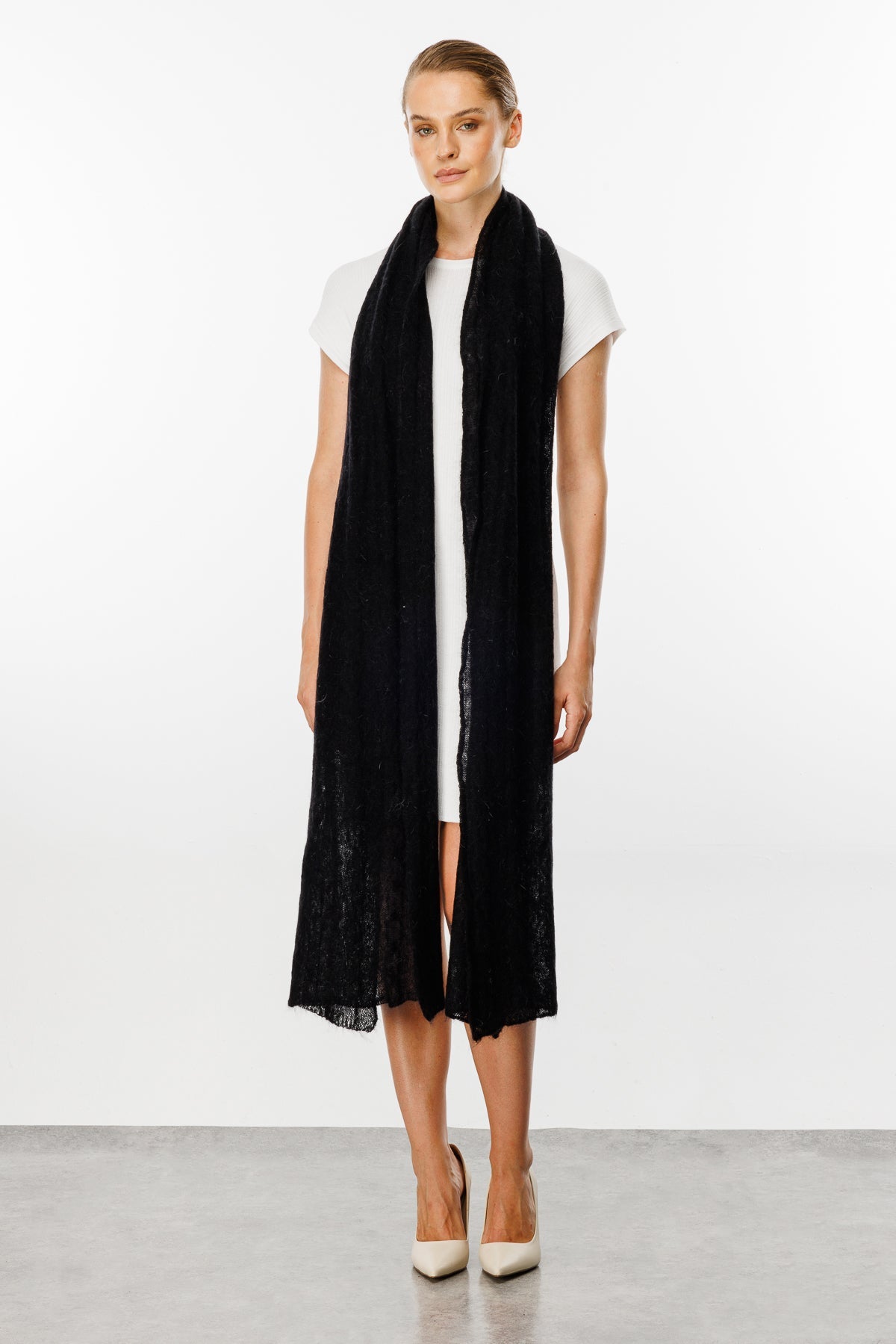 ARINNA SCARF BLACK-CABLE KNIT