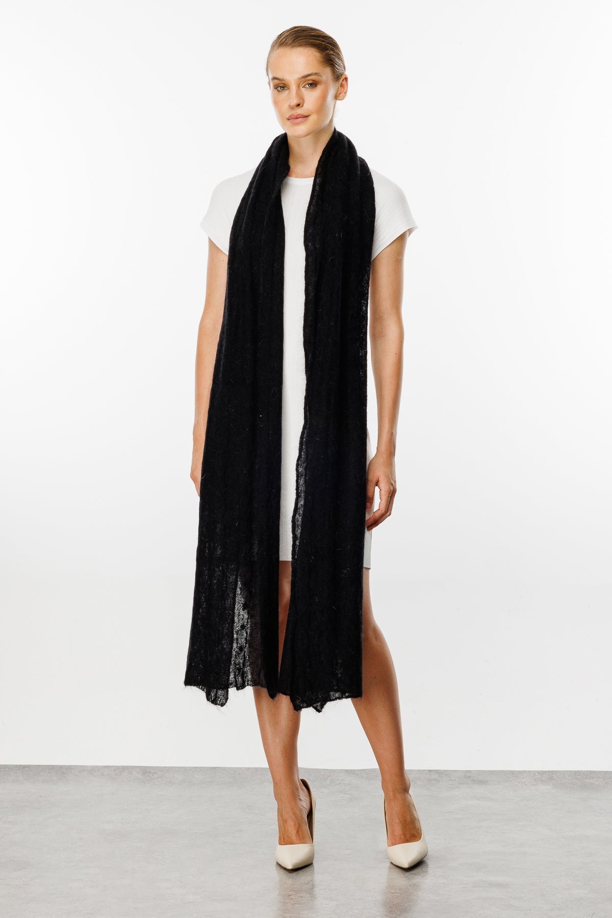 ARINNA SCARF BLACK-CABLE KNIT