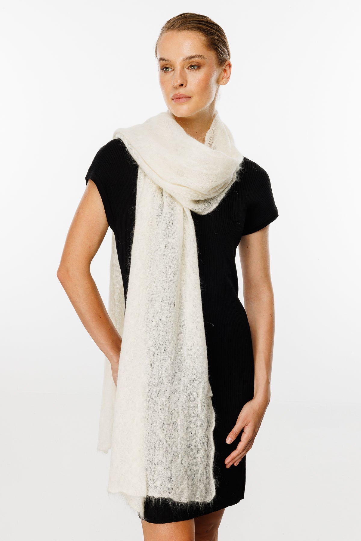 ARINNA ECRU-CABLE KNIT