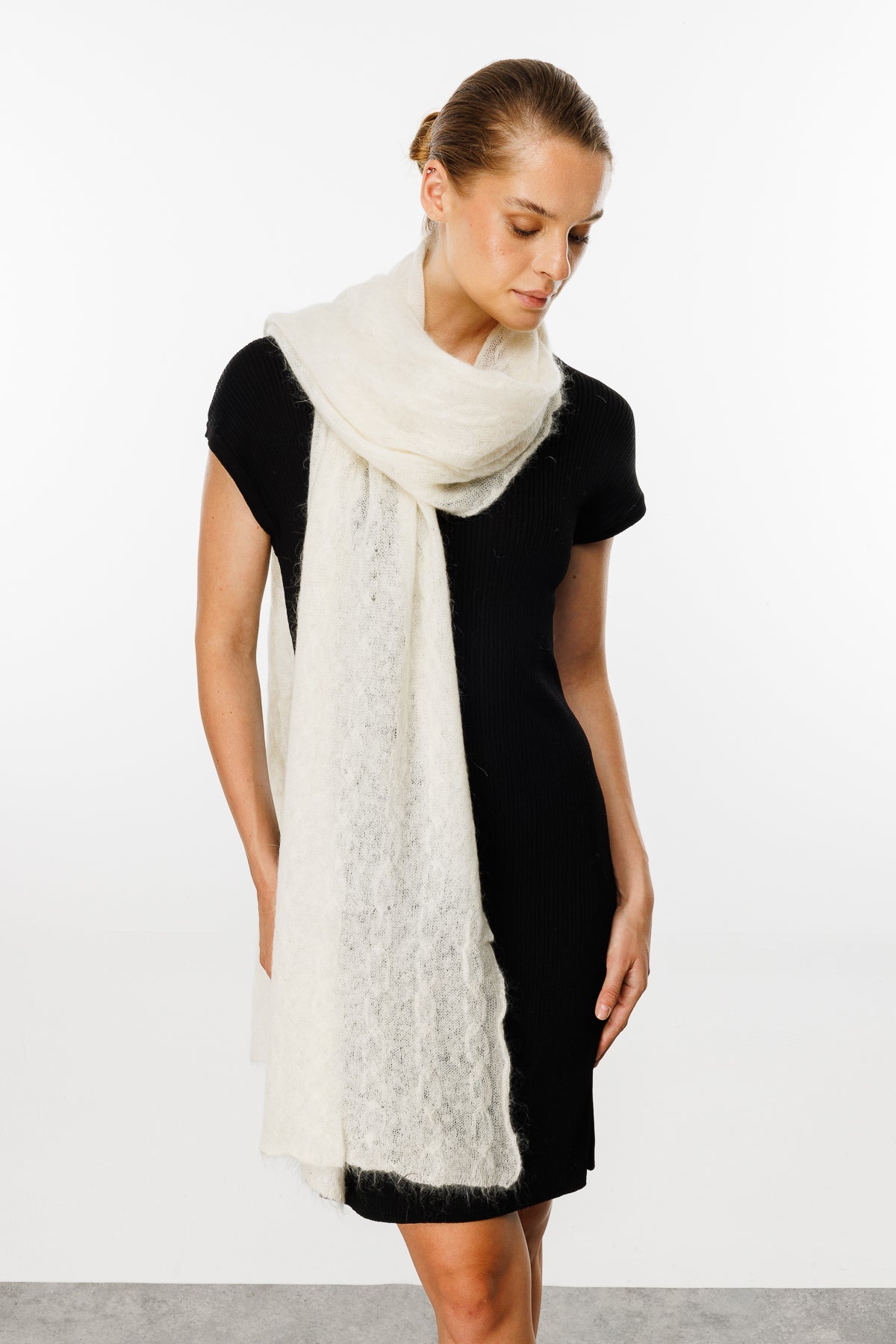 ARINNA ECRU-CABLE KNIT