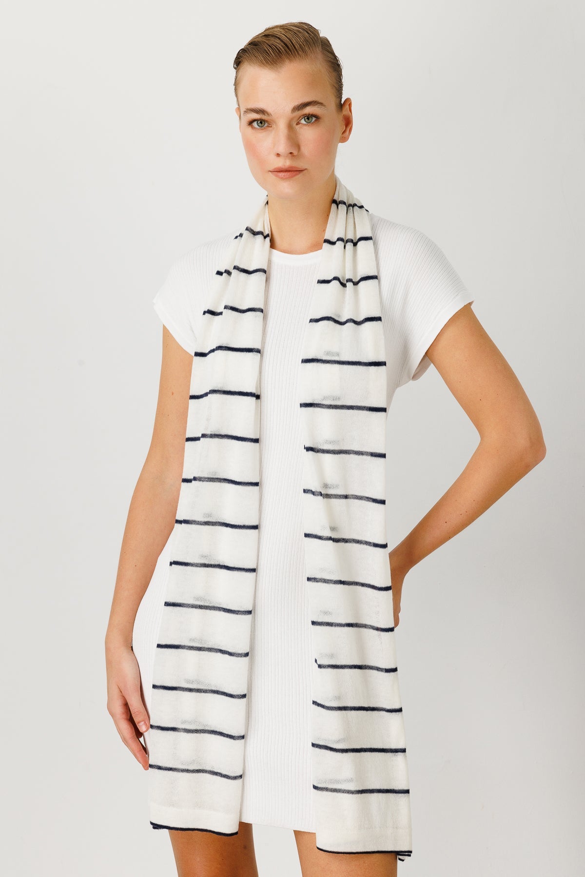 ARTEMIS SHAWL ECRU-NAVY