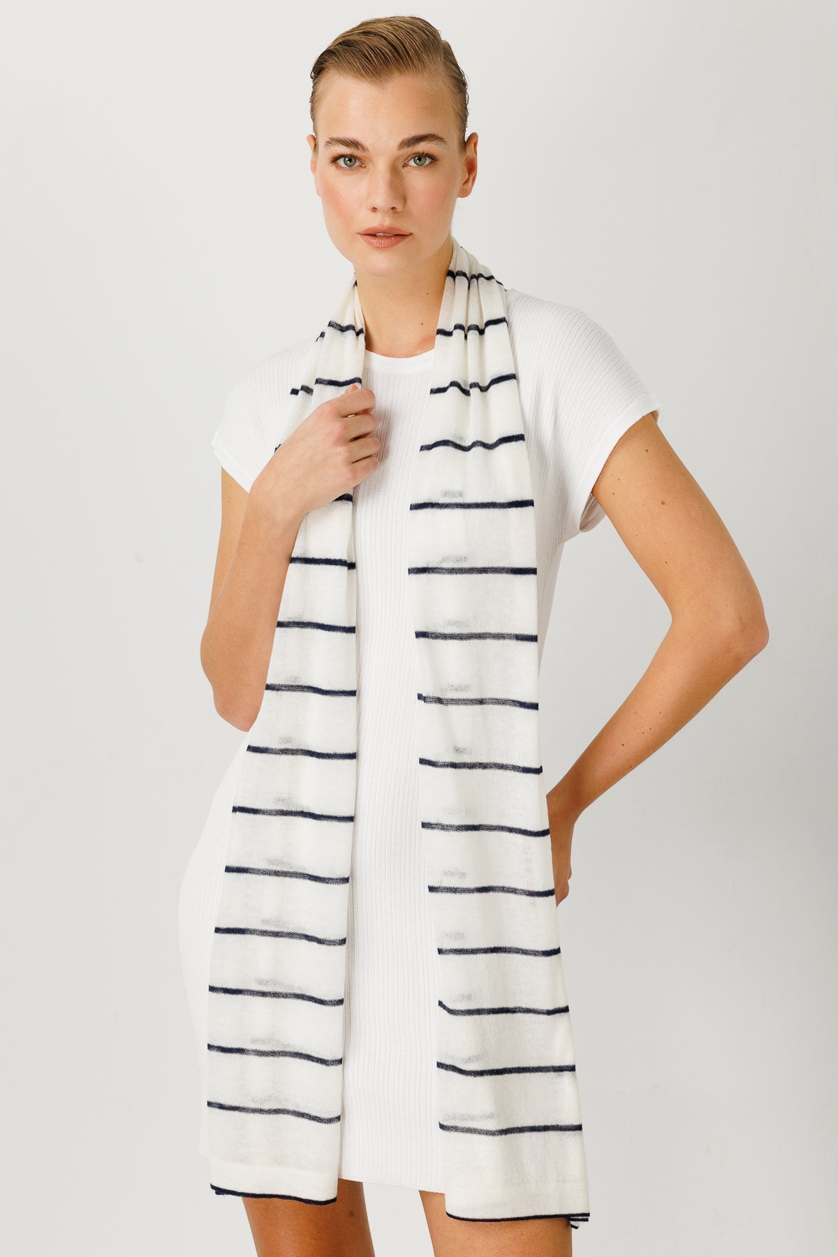 ARTEMIS SHAWL ECRU-NAVY