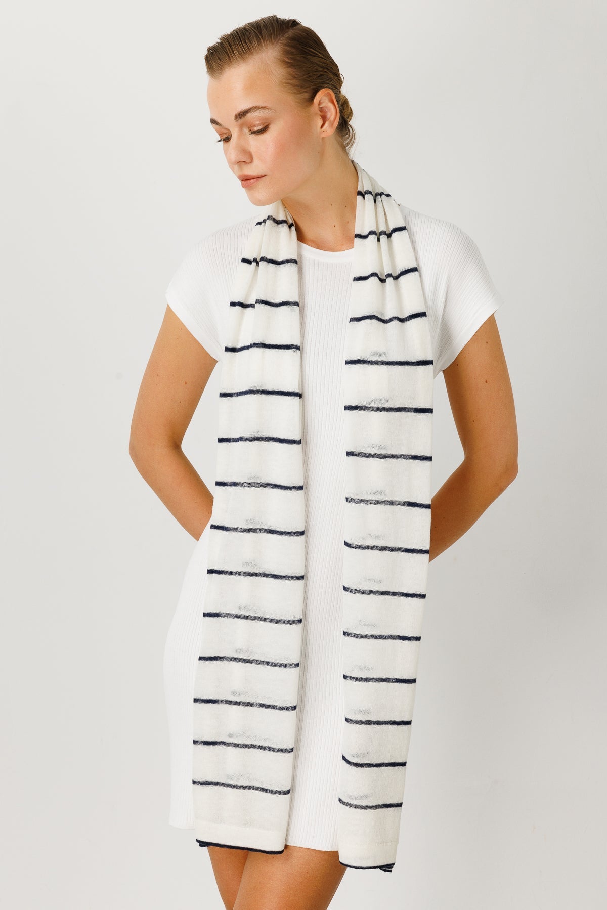 ARTEMIS SHAWL ECRU-NAVY