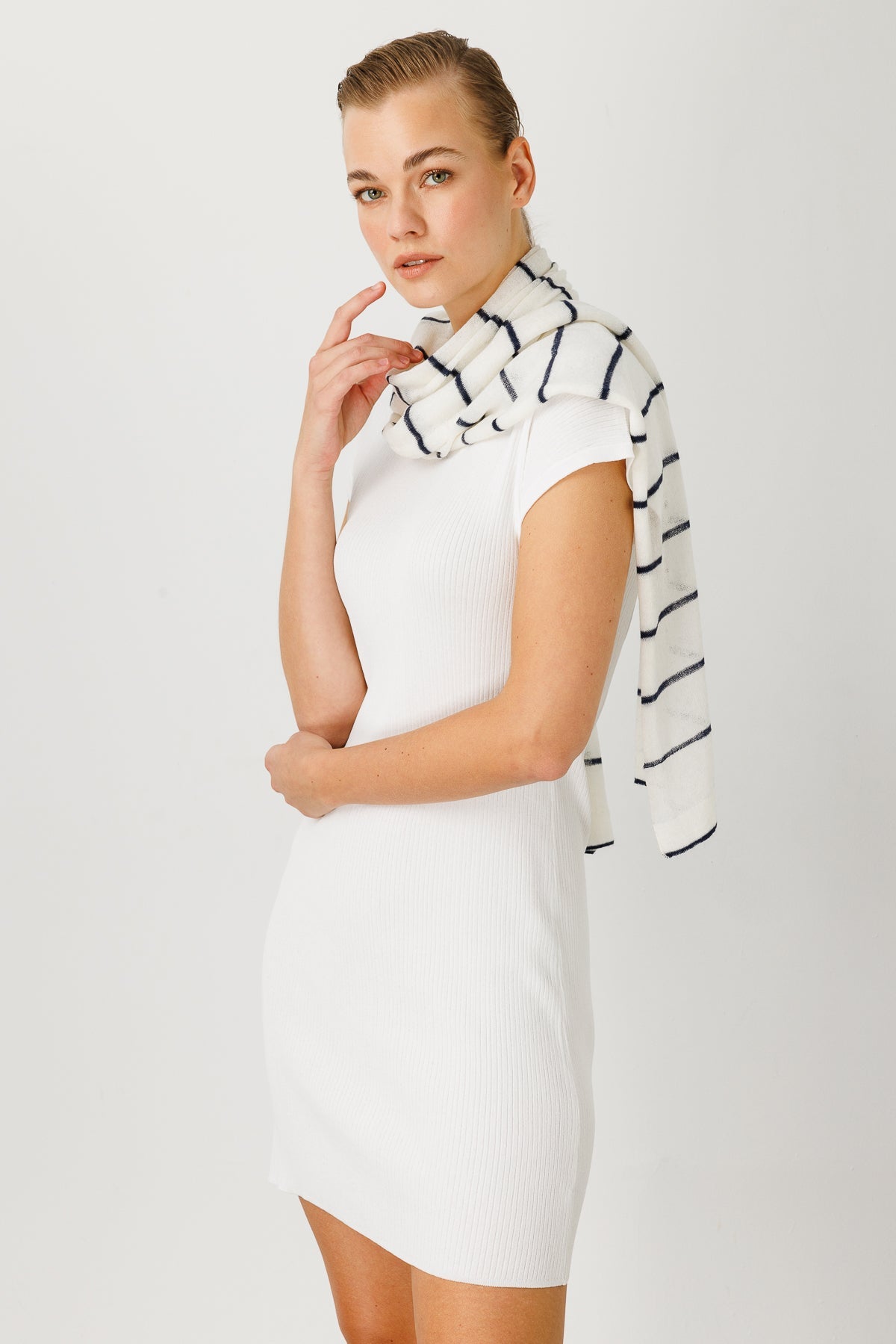 ARTEMIS SHAWL ECRU-NAVY