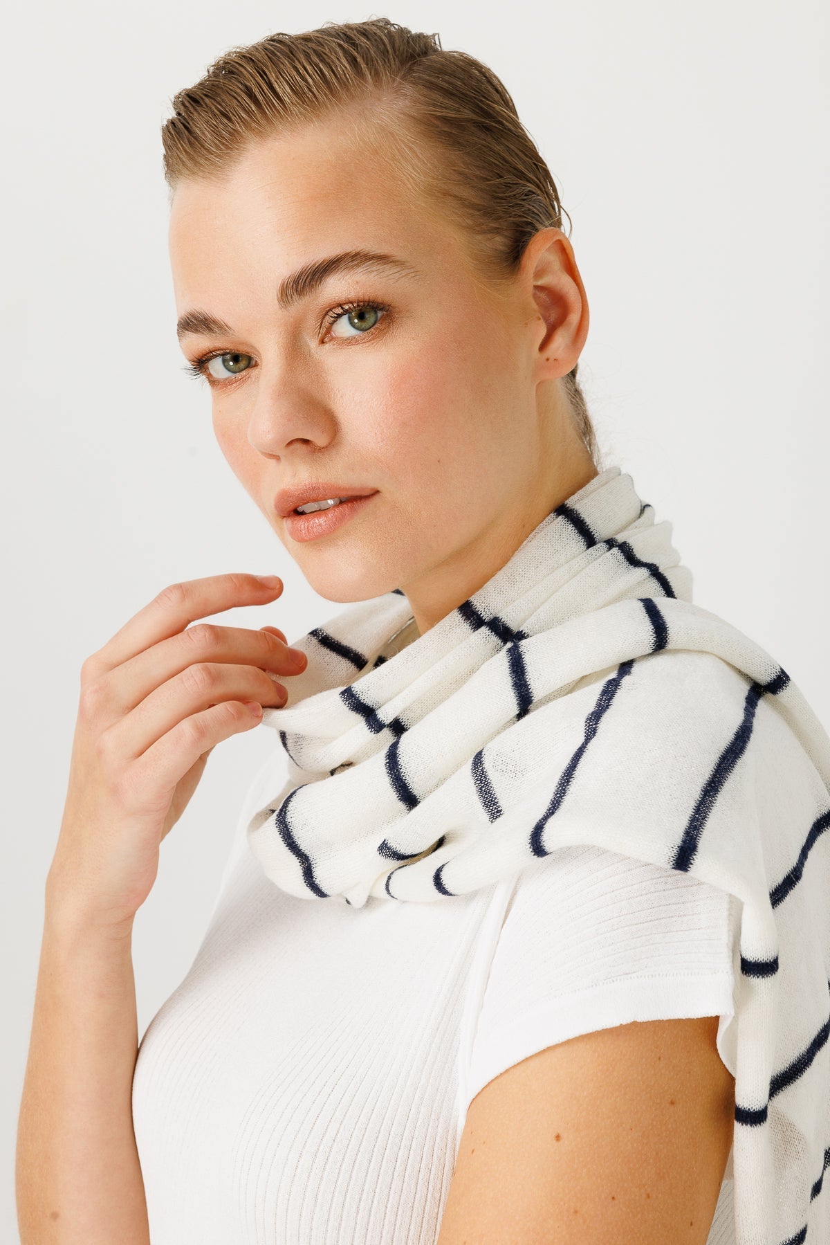 ARTEMIS SHAWL ECRU-NAVY