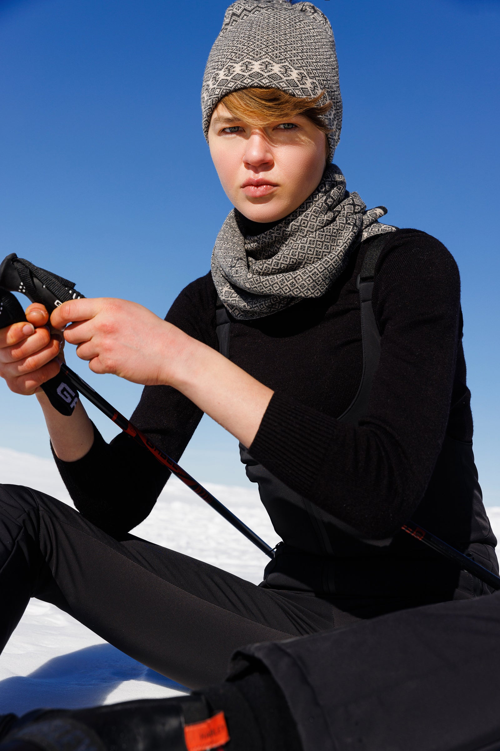 SNOWY SHAWL BLACK BEIGE