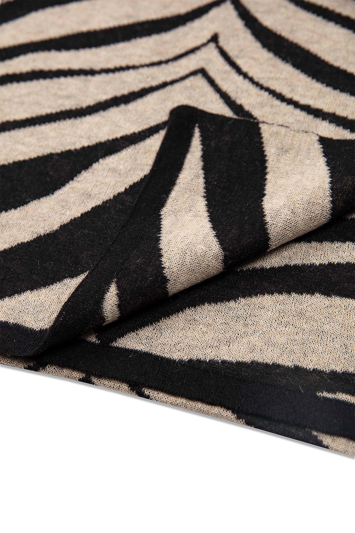 TIGER SHAWL BLACK-BEIGE