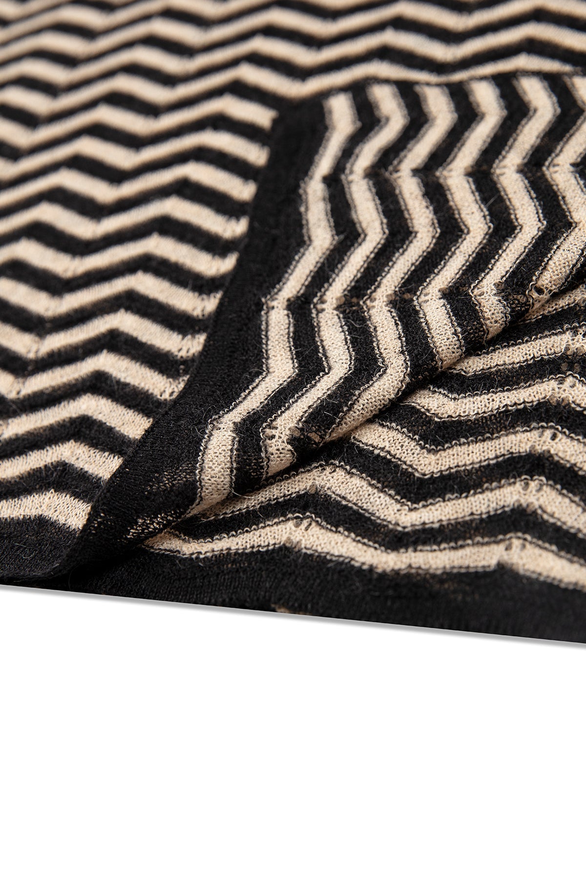 CYBELE SHAWL BLACK-BEIGE
