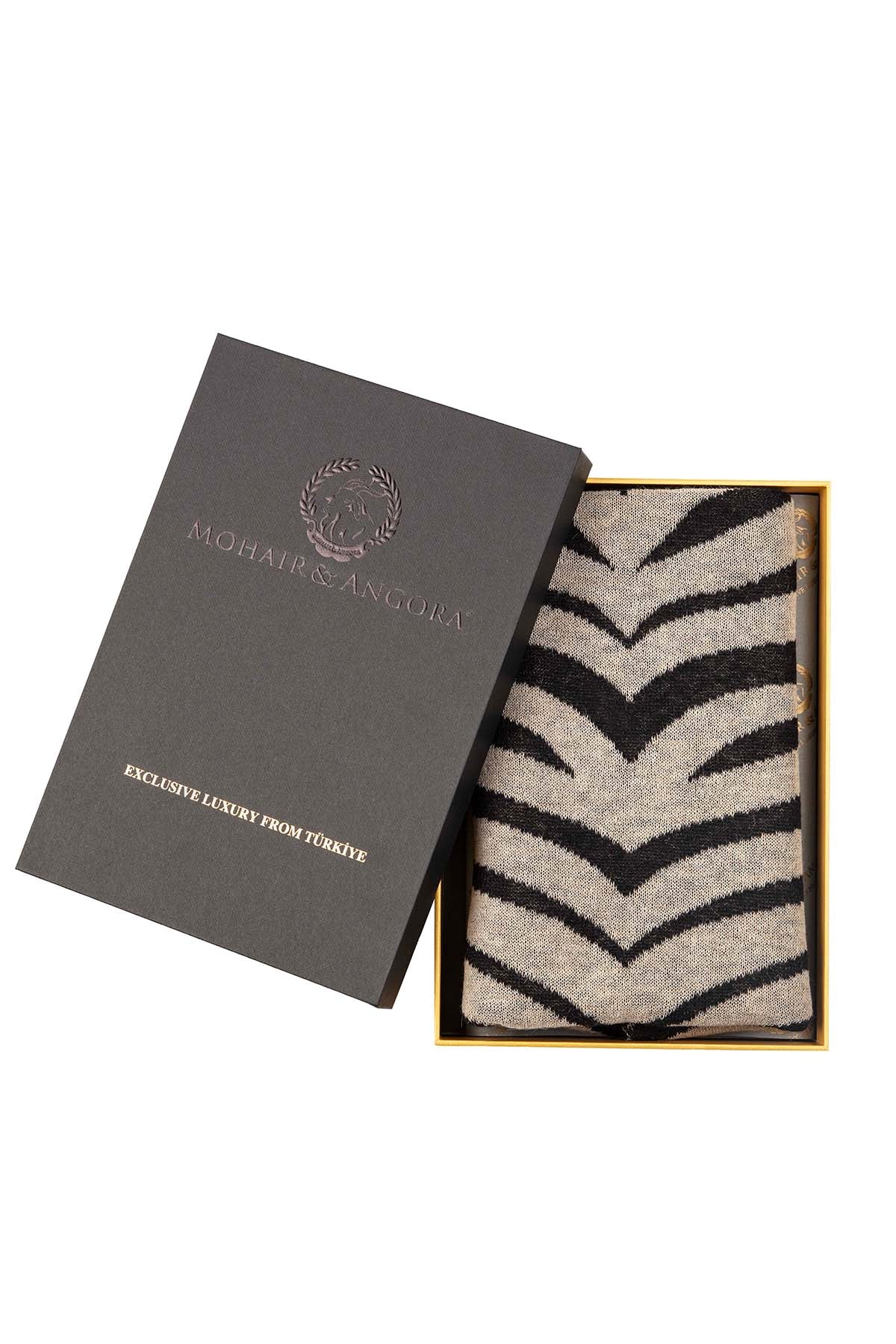 TIGER SHAWL BLACK-BEIGE