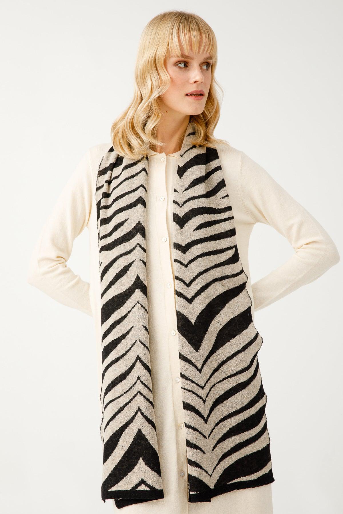 TIGER SHAWL BLACK-BEIGE