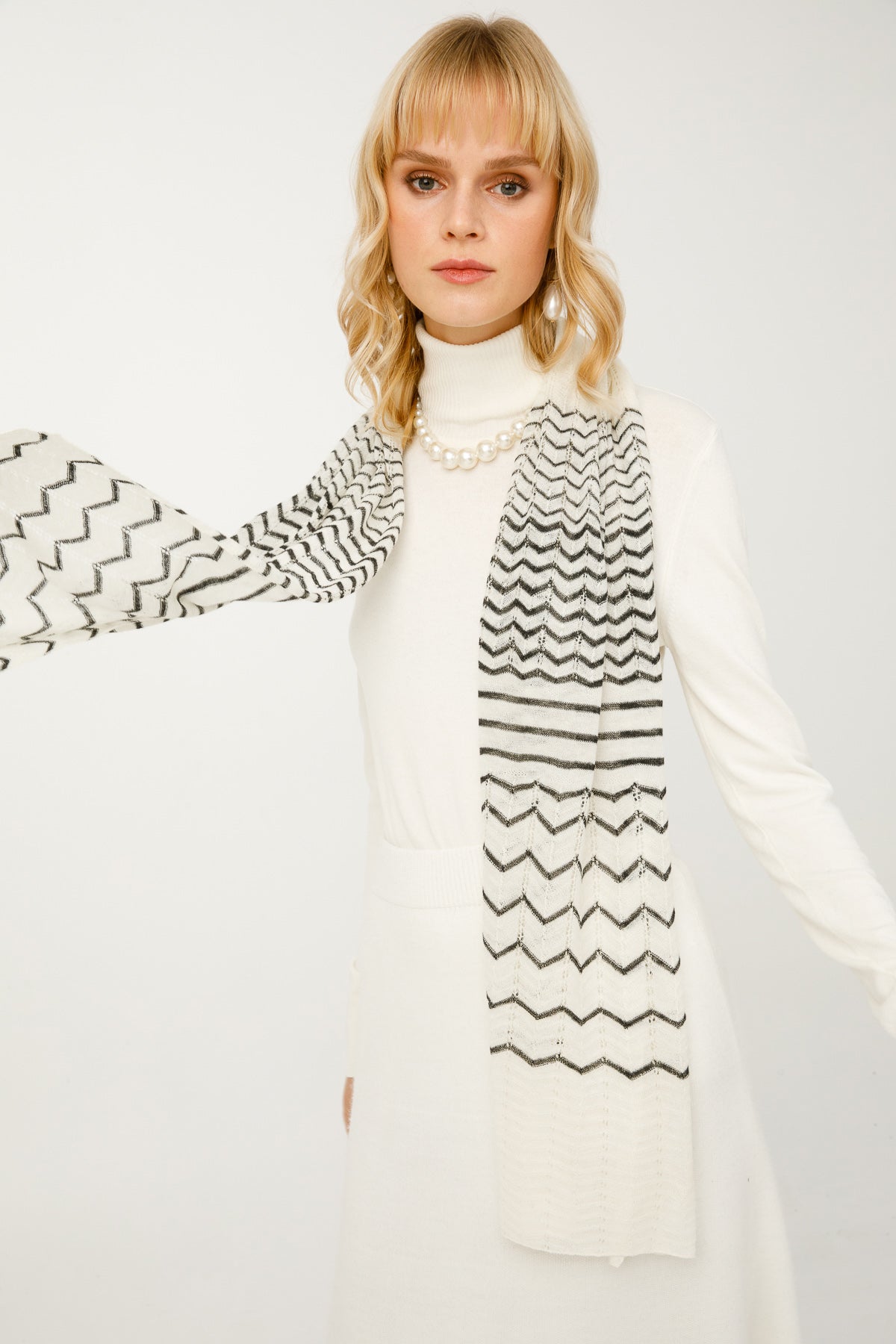 CYBELE SHAWL ECRU-TAUPE-BLACK