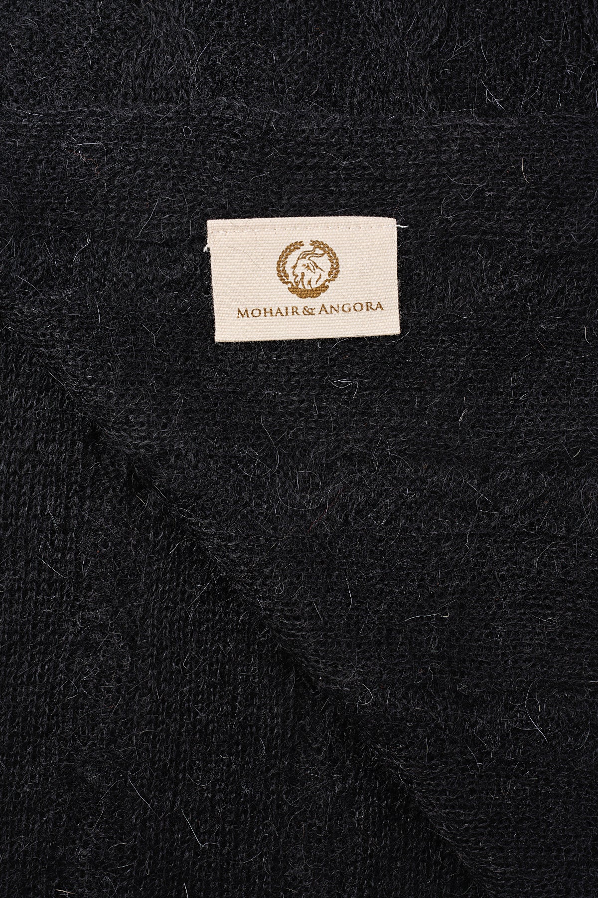 ARINNA SCARF BLACK-CABLE KNIT