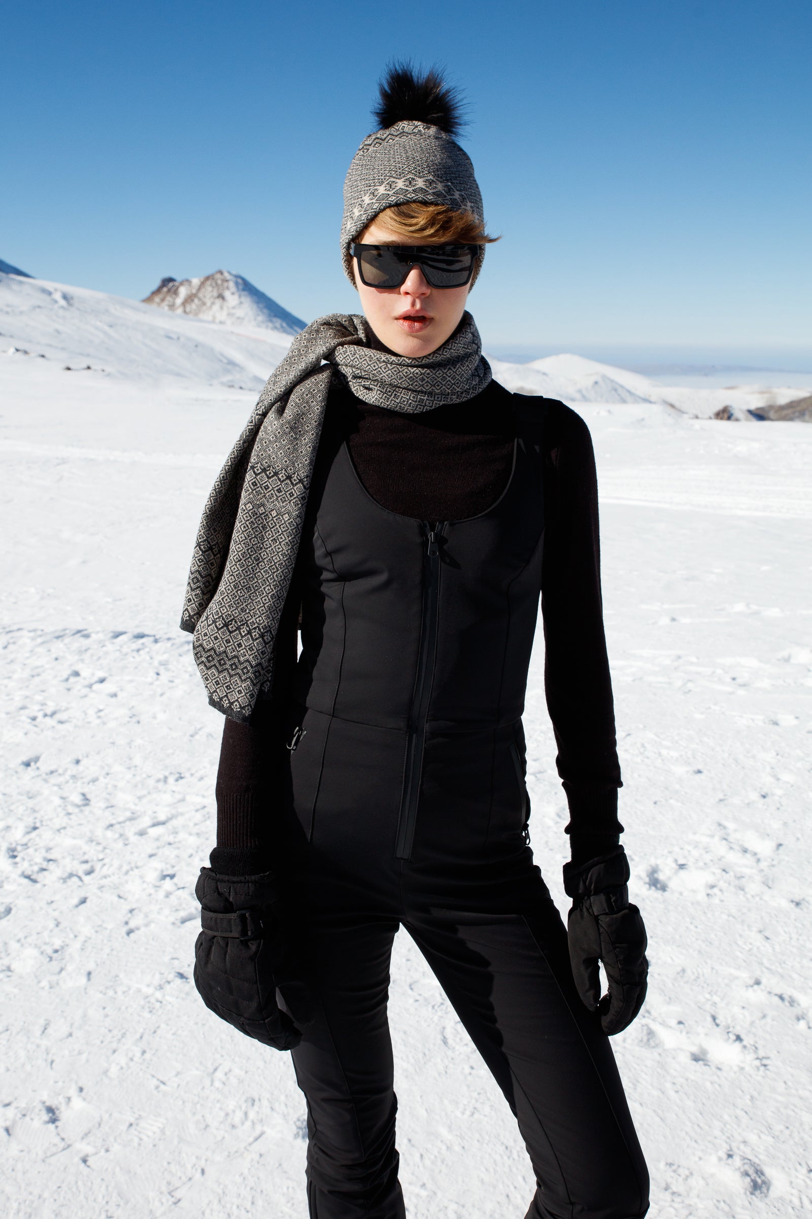 SNOWY SHAWL BLACK BEIGE