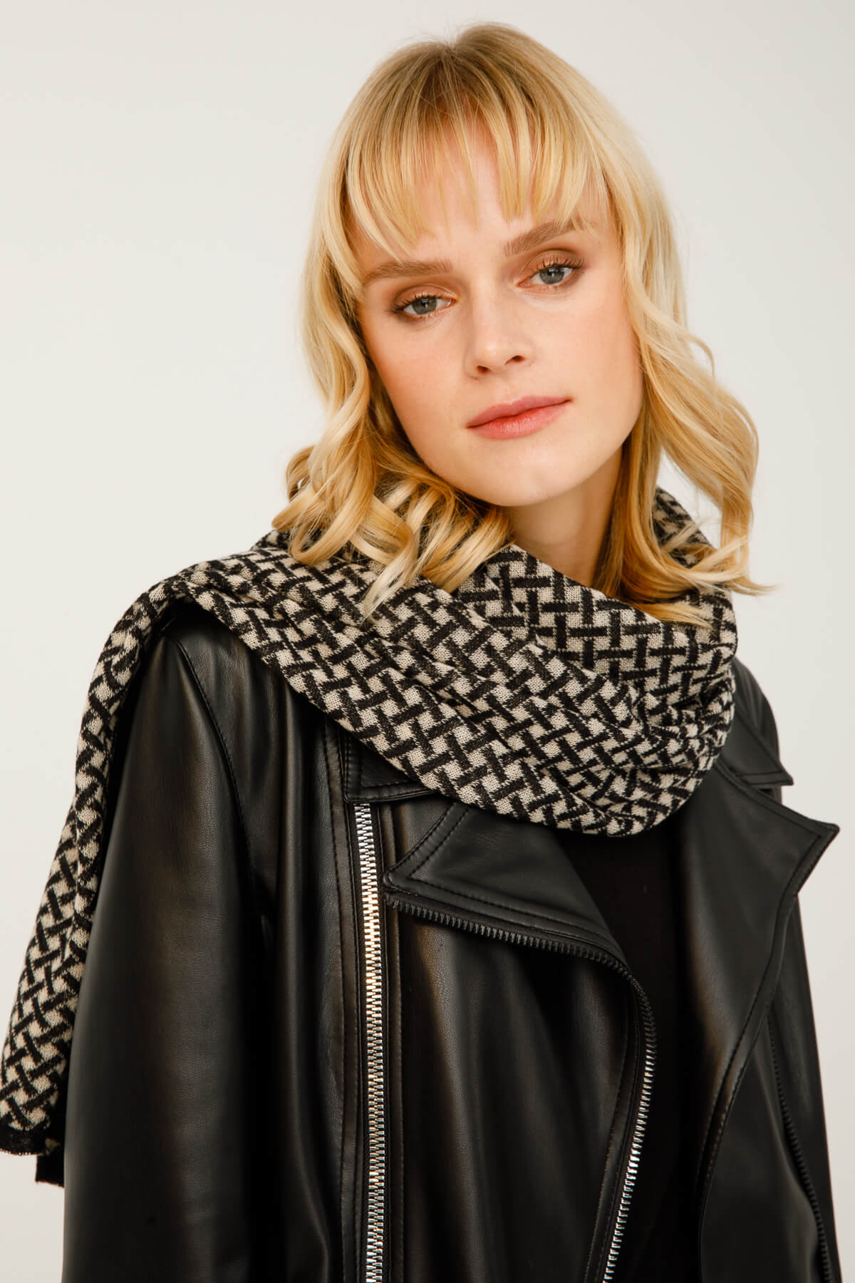HITTITE SCARF BLACK-BEIGE