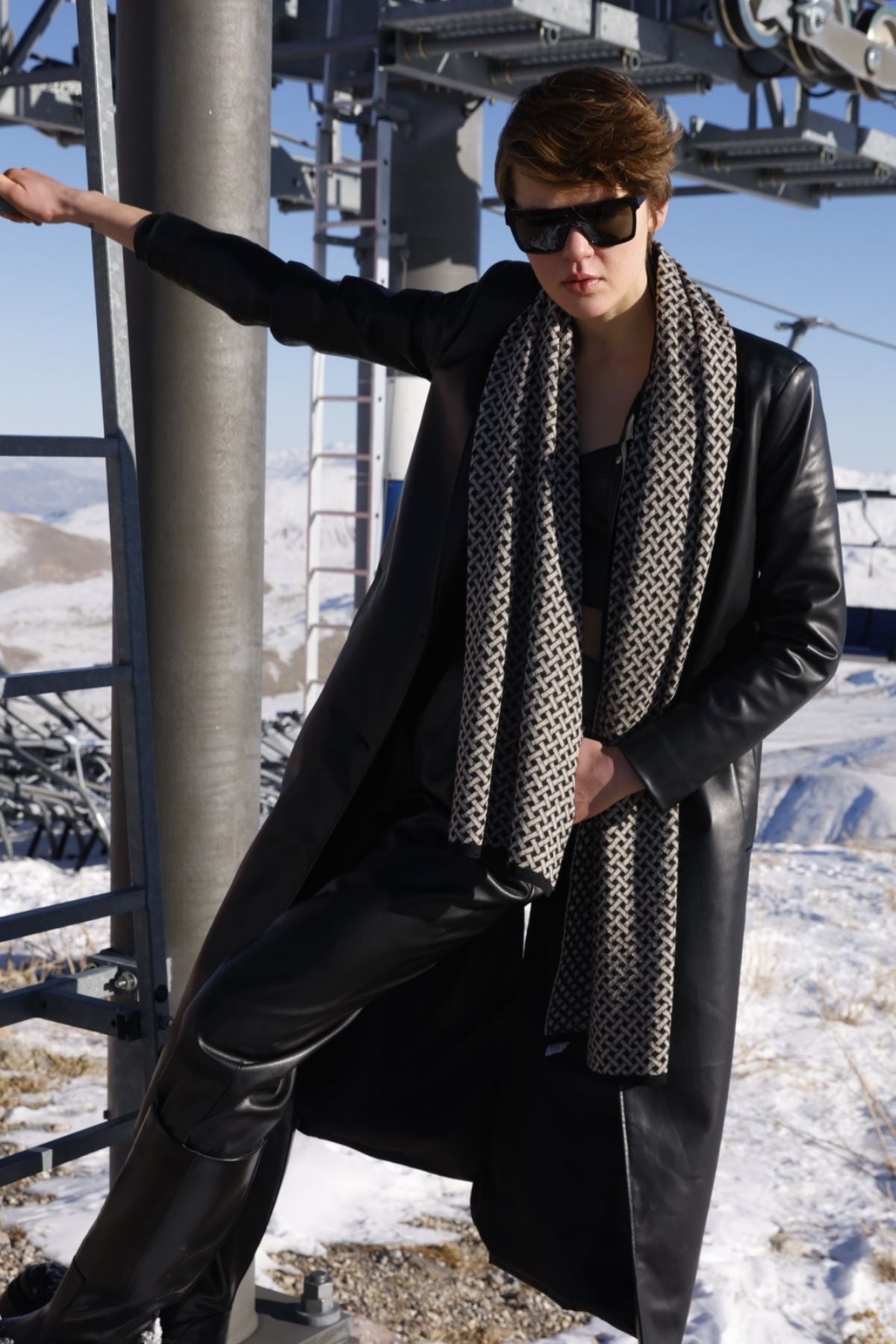 HITTITE SCARF BLACK-BEIGE