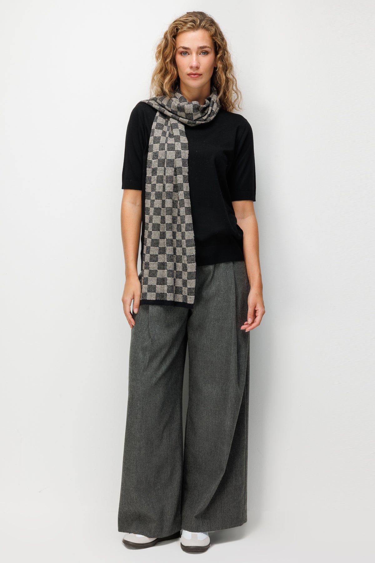 MOSAIC SHAWL BLACK-BEIGE