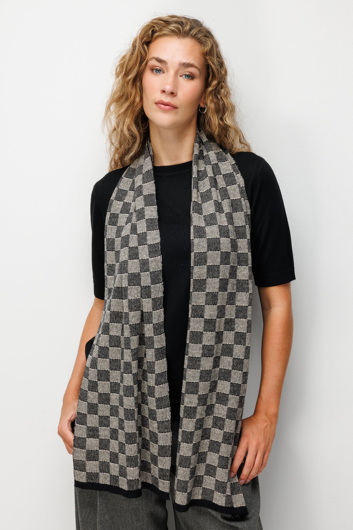 MOSAIC SHAWL BLACK-BEIGE