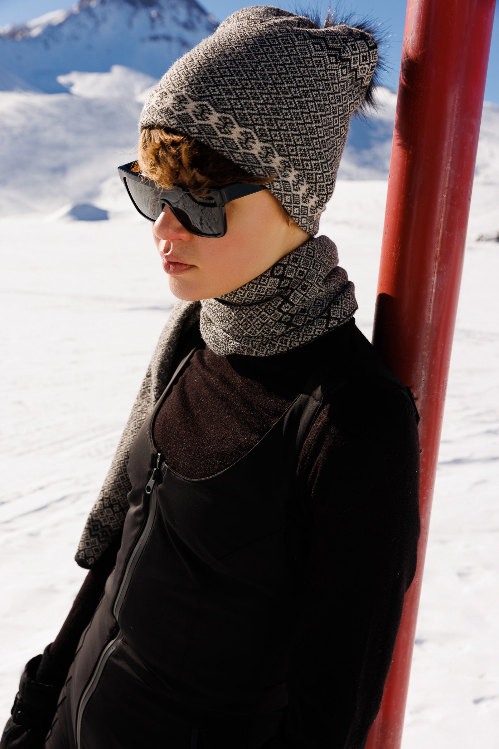 SNOWY HAT BLACK-BEIGE