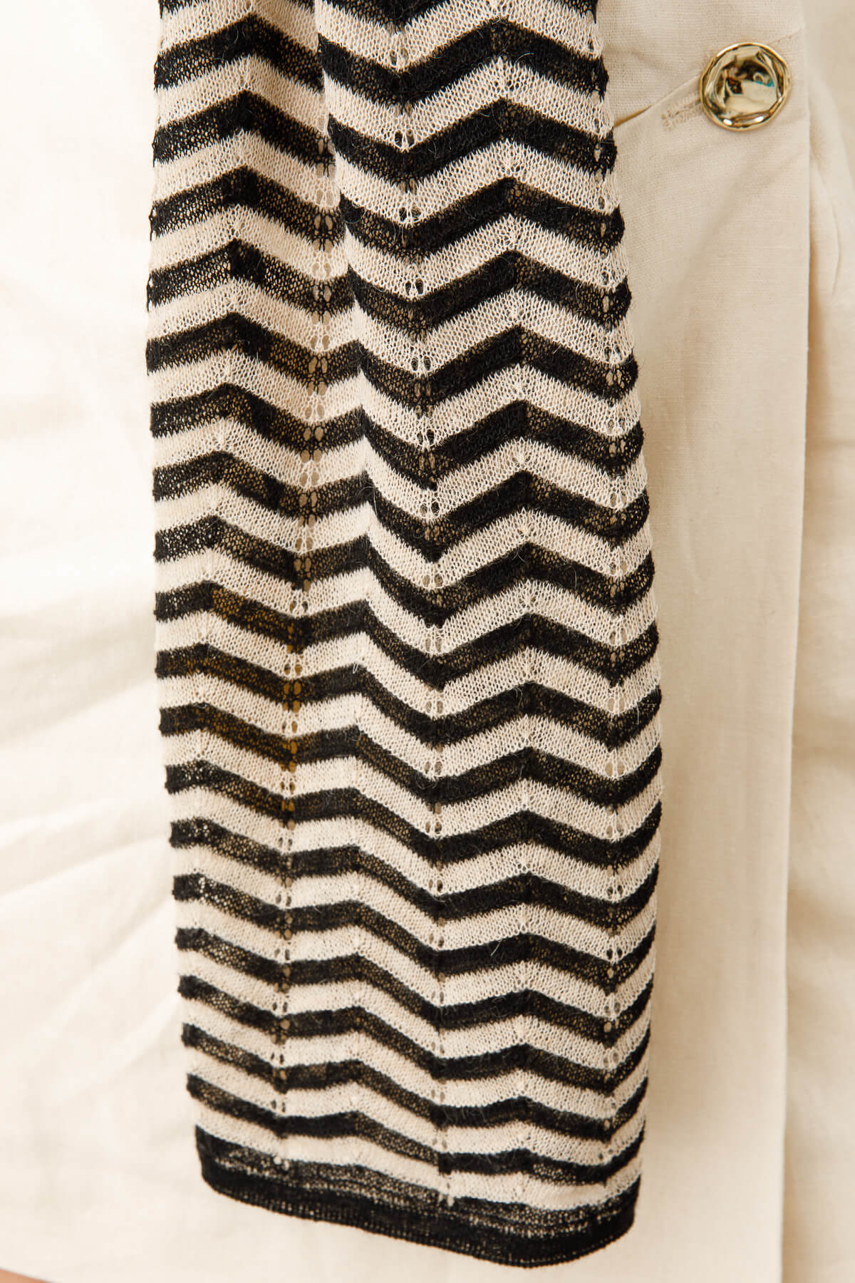 CYBELE SHAWL BLACK-BEIGE