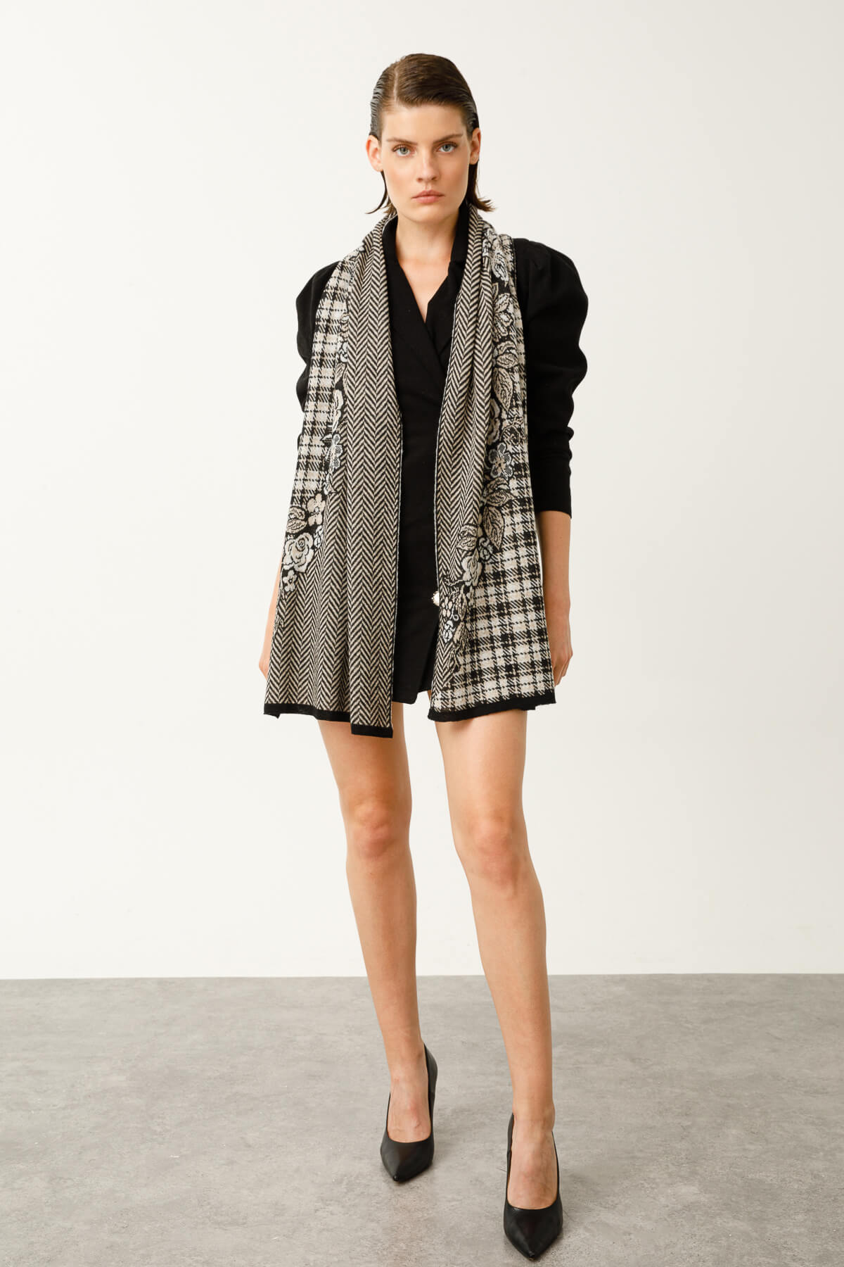 MEDITERRANEAN FLORAL ART SHAWL BLACK