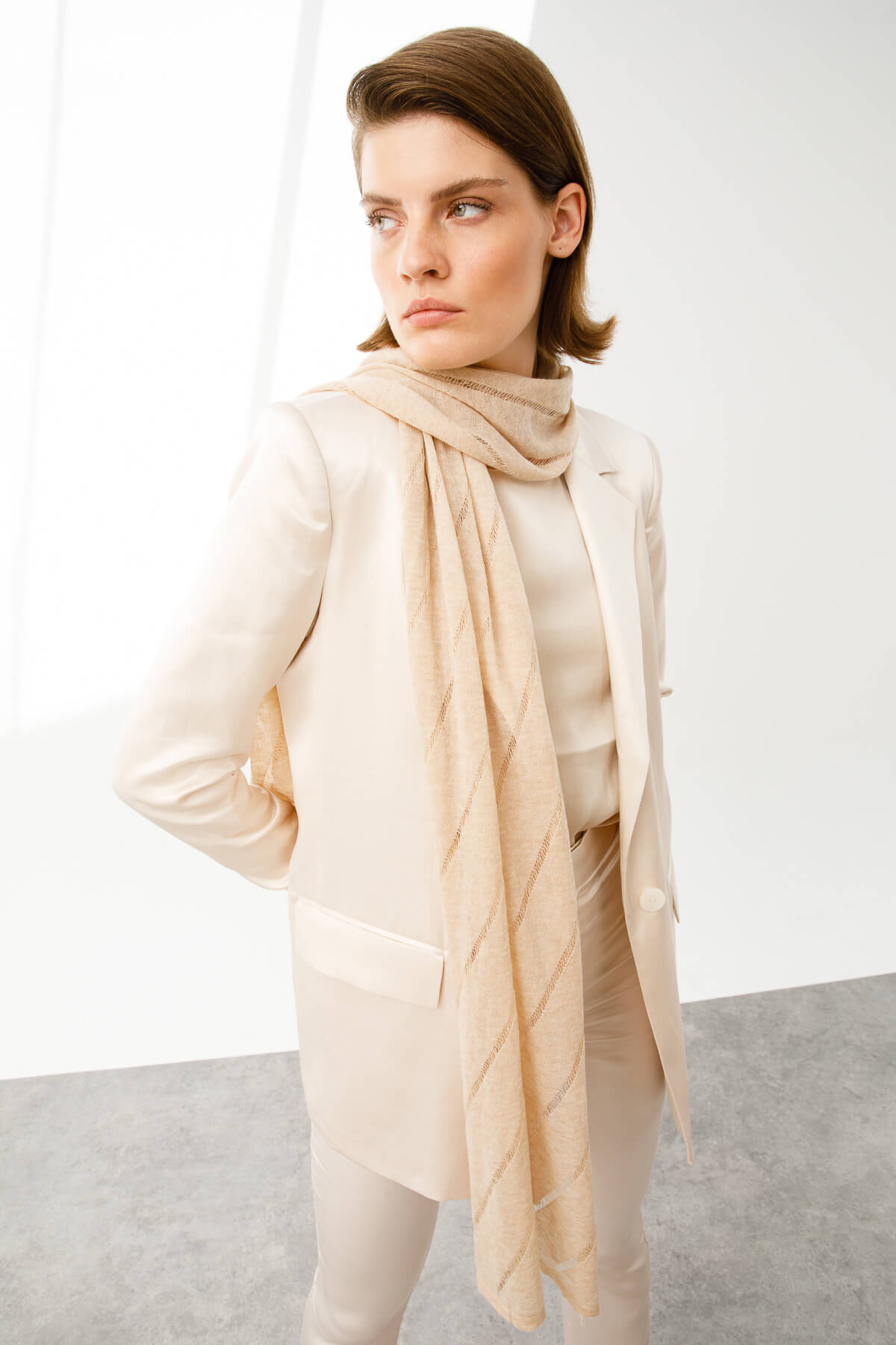 THE ILIAD (THE LLIAD) SHAWL BEIGE