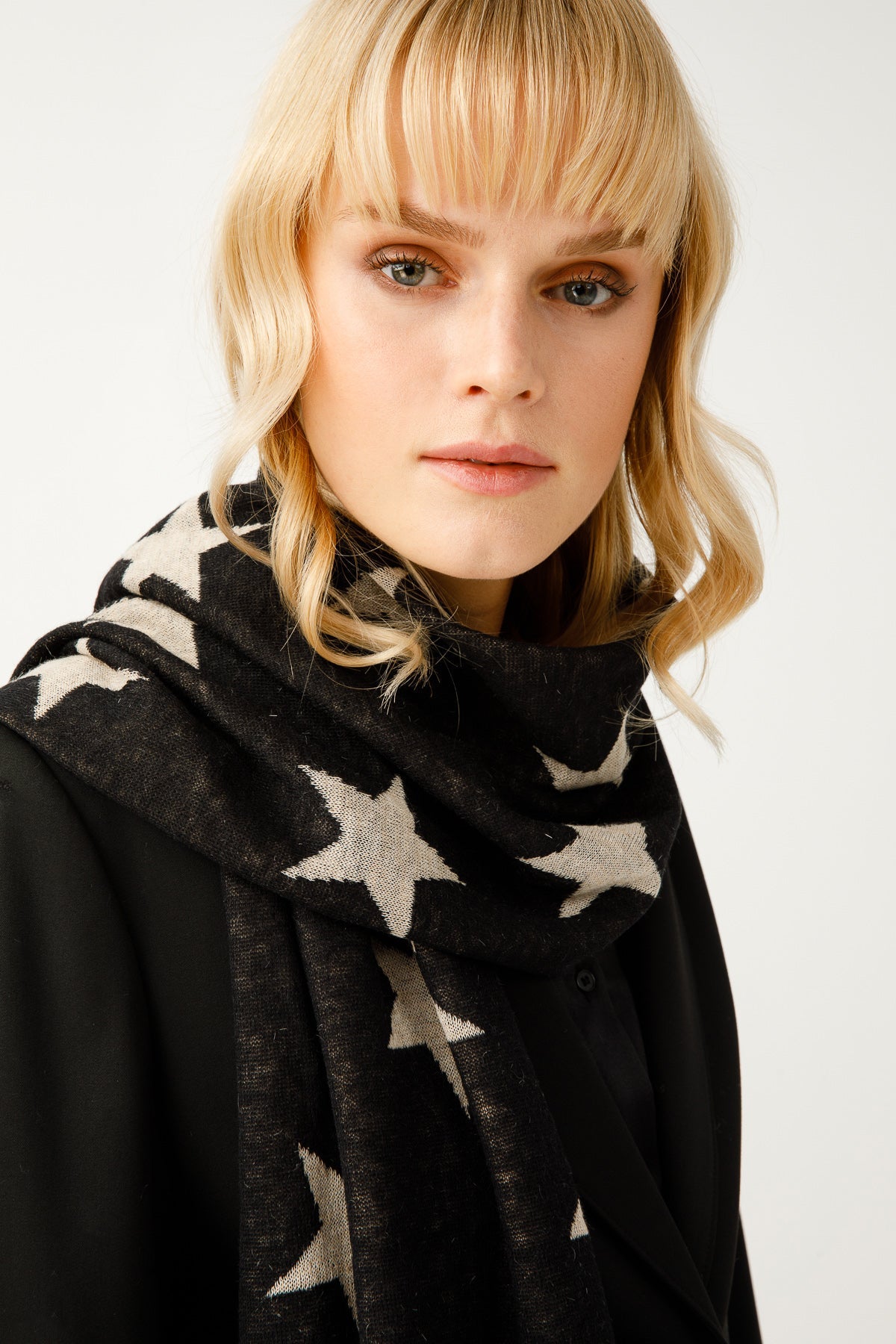 STAR SHAWL BLACK-BEIGE